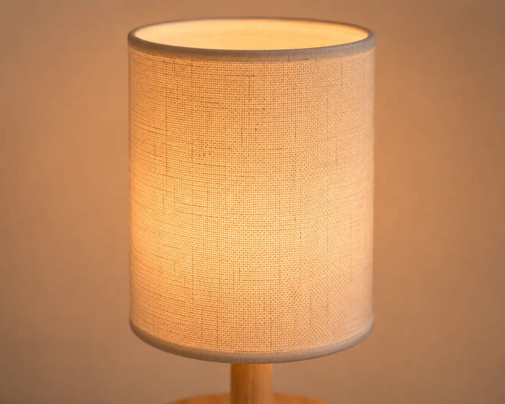 Lampe de chevet en bois avec abat-jour en lin – 3 couleurs de lumière